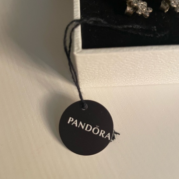 NIB Pandora Sparkling CZ Flower Silver Blossom Stud Earrings - Picture 4 of 11